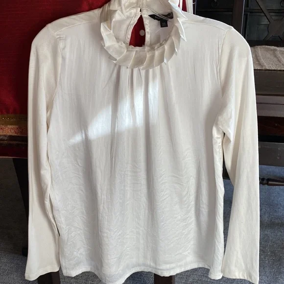 Banana Republic NWT cream blouse - Picture 4 of 4